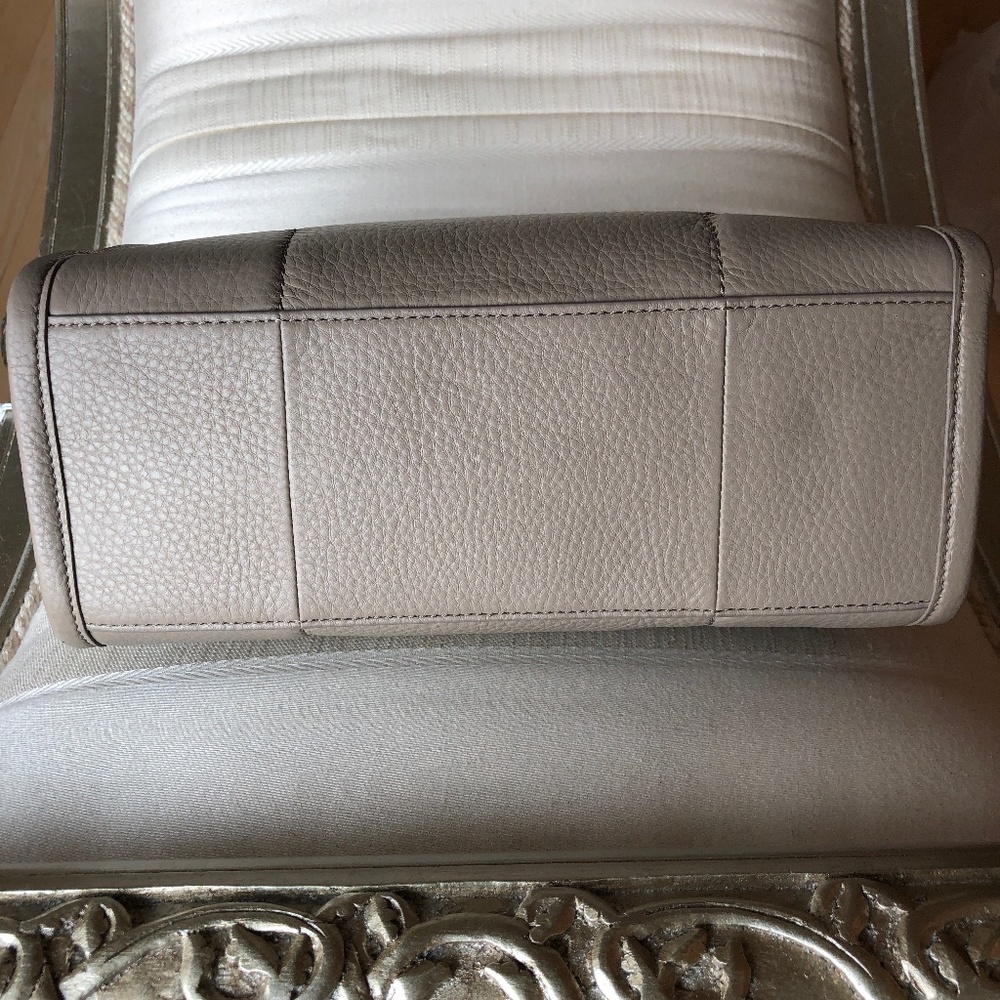 🔥NEW w/TAGS🔥Tory Burch Britten Tote—French Gray - Picture 5 of 14